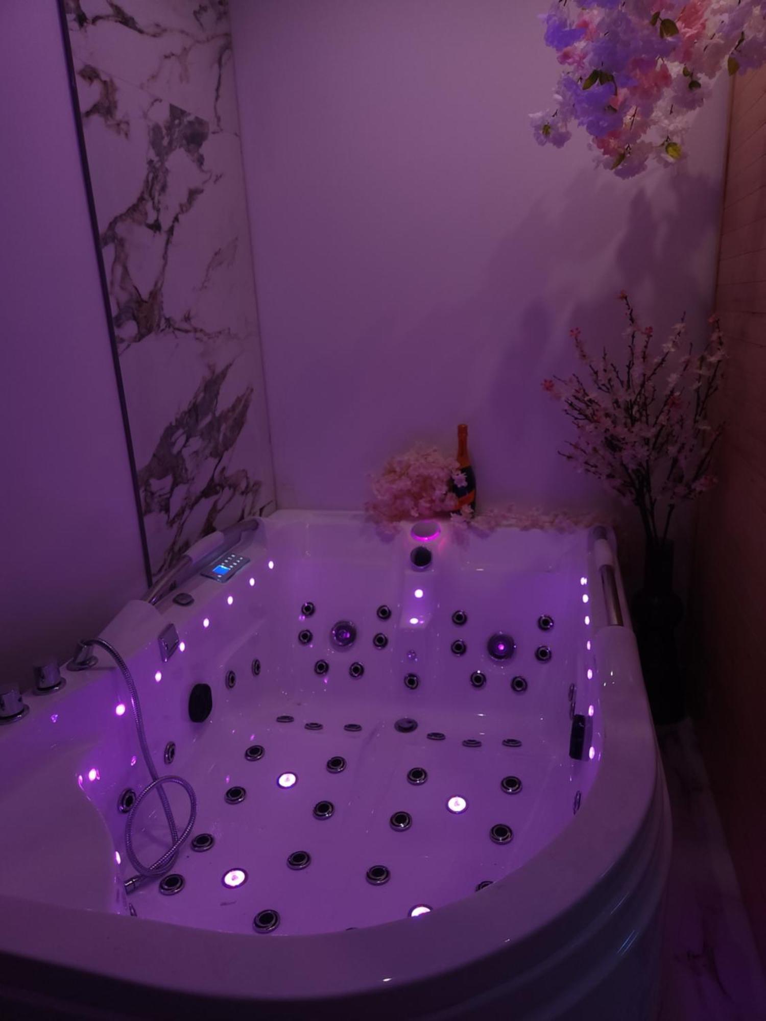New In Gdansk! Red Room In The Heart Of Gdansk - Bdsm - With A Luxury Jacuzzi And Access To A Sauna Exteriör bild