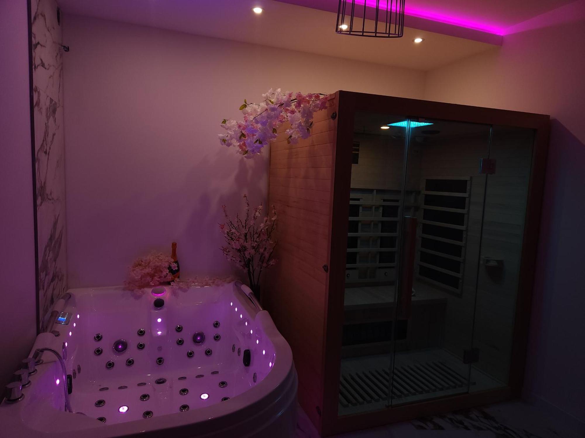 New In Gdansk! Red Room In The Heart Of Gdansk - Bdsm - With A Luxury Jacuzzi And Access To A Sauna Exteriör bild